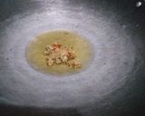 Foto langkah ke 4 dari resep Kwetiau Sosis.