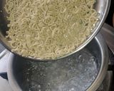 मिनी मॅगी नूडल्स पिझ्झा विथ एग (mini maggi noodles pizza with egg recipe in marathi) रेसिपी स्टेप 1 फोटो