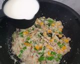 A picture of step 4 of Rava Upma.