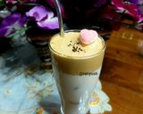 Foto langkah ke 3 dari resep 27. Dalgona Coffee with Mochi Strawberry.