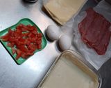 Foto del paso 1 de la receta: Tarta de pastron, queso tybo, huevo y tomate