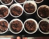 Foto langkah ke 5 dari resep Muffin coklat no mixer.