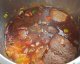 Foto del paso 6 de la receta: Carrilleras de cerdo en salsa de vino y mostaza