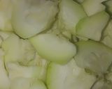 A picture of step 1 of Hara masala lauki.