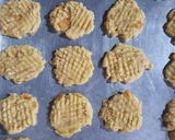 Foto langkah ke 8 dari resep Crunchy corn flake cookies.