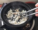 Hình bước làm 2 của món Cháo mực cà rốt cho bé từ 9 tháng trở lên