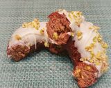 Foto del paso 8 de la receta: Donuts veganos de chocolate y pistacho