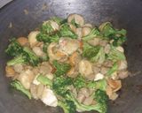 Foto langkah ke 9 dari resep Tumis brokoli simple.
