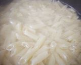 A picture of step 1 of Cheesy pasta.