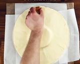 Foto del paso 3 de la receta: Masa, salchicha y volvan de queso