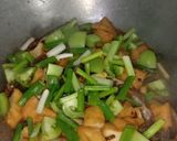 Foto langkah ke 6 dari resep Tumis ikan asin cabe ijo.