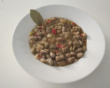 Foto del paso 2 de la receta: Guiso de habas con chorizo blanco