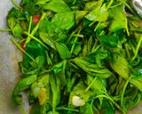 Foto langkah ke 2 dari resep Cah Kangkung Petai.