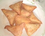 A picture of step 3 of Samosa.