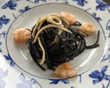 Foto del paso 9 de la receta: Espagueti al nero di sepia con gulas y gambas