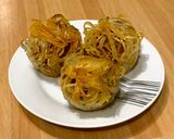 Foto del passaggio 5 della ricetta Polpette di Maiale Avvolte in Noodles