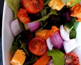 A picture of step 3 of My Hot Day Salad 🥰🍓🥒🧀🥚.