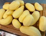 Une image de l'étape 1 de Pommes de terre sautées aux oignons nouveaux.