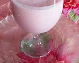 A picture of step 3 of Strawberry shake.