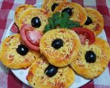 صورة لخطوة 3 من وصفة ميني بيتزا 🍕