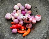 Foto langkah ke 1 dari resep Sambal Bawang Nyuh / Kelapa.
