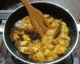A picture of step 6 of Khatti meethi Aam aloo ki sabji.