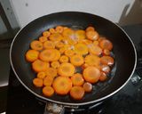 Hình bước làm 1 của món Đậu que cà rốt xào nấm