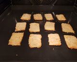 Foto langkah ke 4 dari resep Cheese Crackers Keto.