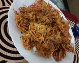 A picture of step 6 of Noodles pakoray.