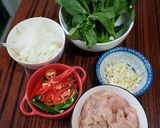 Foto langkah ke 1 dari resep Mi goreng ayam.