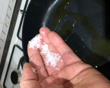 Foto del paso 1 de la receta: Espárragos trigueros salteados con ventresca de atún