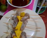 Foto langkah ke 2 dari resep Sate udang nanas saus madu.