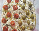 Foto del paso 4 de la receta: Focaccia tomates cherry y olivas con sal de lava 🌋