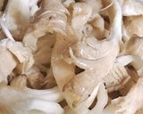 Hình bước làm 2 của món 🌱 Gỏi Nấm Bào Ngư Thuần Chay (Vegan)