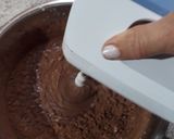 Foto del paso 2 de la receta: Torta de chocolate con chantilly y duraznos ❤