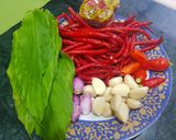 Foto langkah ke 4 dari resep Keripik singkong daun kunyit.