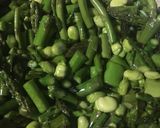 Foto del paso 3 de la receta Cazuela de habas y espárragos granaínos