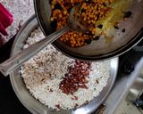 A picture of step 1 of Murmure bhadang(puffed murmure chiwda).