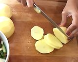 Foto del paso 2 de la receta Patatas a lo pobre con huevos y bacon