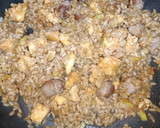 Foto del paso 5 de la receta: Arroz con salchichas y tortilla