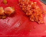 Foto del paso 1 de la receta: Vinagreta de albahaca, tomate y alcaparras sobre queso camembert 🍅🧀