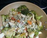 Foto do passo 1 de Salada quente agridoce com gorgonzola