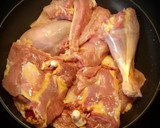 Foto del paso 1 de la receta: Pollo con piñones —estilo mi iaia Paquita, que llamaba: Pollo rustido—
