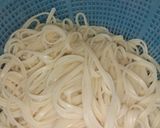 Foto langkah ke 1 dari resep Fettuccine with Creamy Garlic Butter Sauce.
