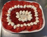 Une image de l'étape 5 de Salade de tomates et poivrons rouges grillés à la mozzarella et coriandre.
