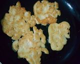Foto langkah ke 2 dari resep Bakwan Makaroni Keju.
