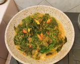 Foto langkah ke 4 dari resep Daun singkong masak bumbu kuning.