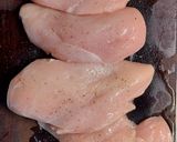 Foto del paso 2 de la receta: Supremas de pollo a la mostaza y miel con polenta grillada