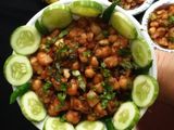 કલકત્તા સ્ટ્રીટ સ્ટાઇલ આલુ કાબલી ચાટ (Calcutta Street Style Aloo Kabli Chaat Recipe In Gujarati)