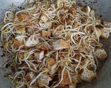 Foto langkah ke 3 dari resep Oseng kecambah dan tahu.